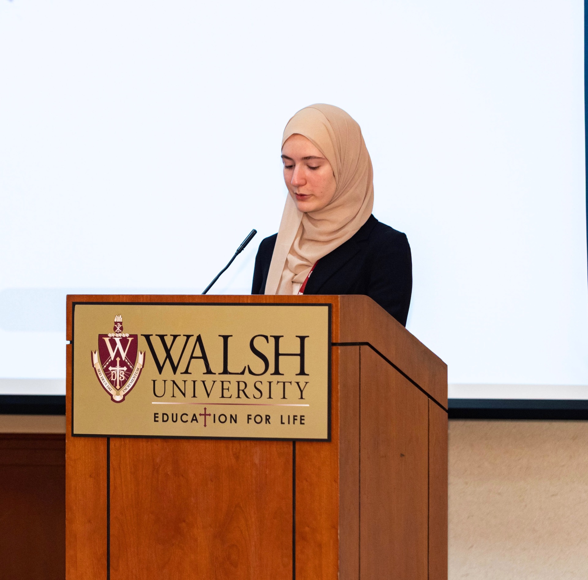 Mona Dali - United Kingdom 